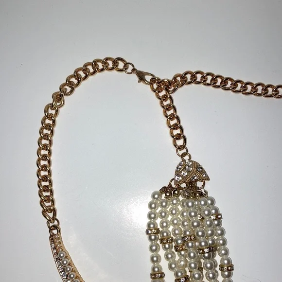 Elegant Faux Pearl and Gold Statement Necklace - Picture 4 of 9